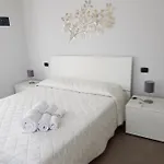 Rosy Apartman *